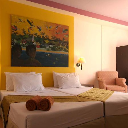 Koh Ngai Cliff Beach Resort Exterior photo