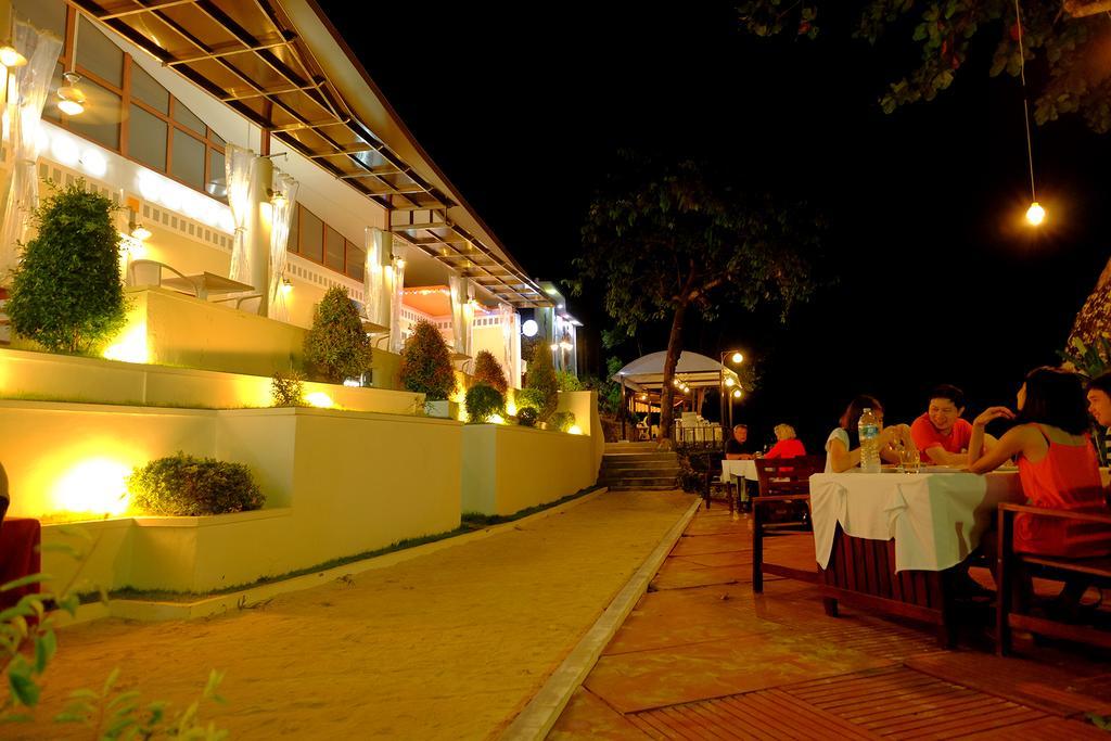 Koh Ngai Cliff Beach Resort Exterior photo