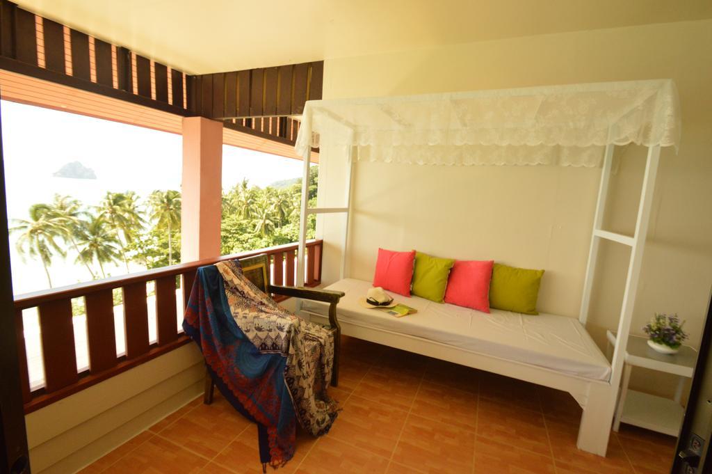 Koh Ngai Cliff Beach Resort Exterior photo