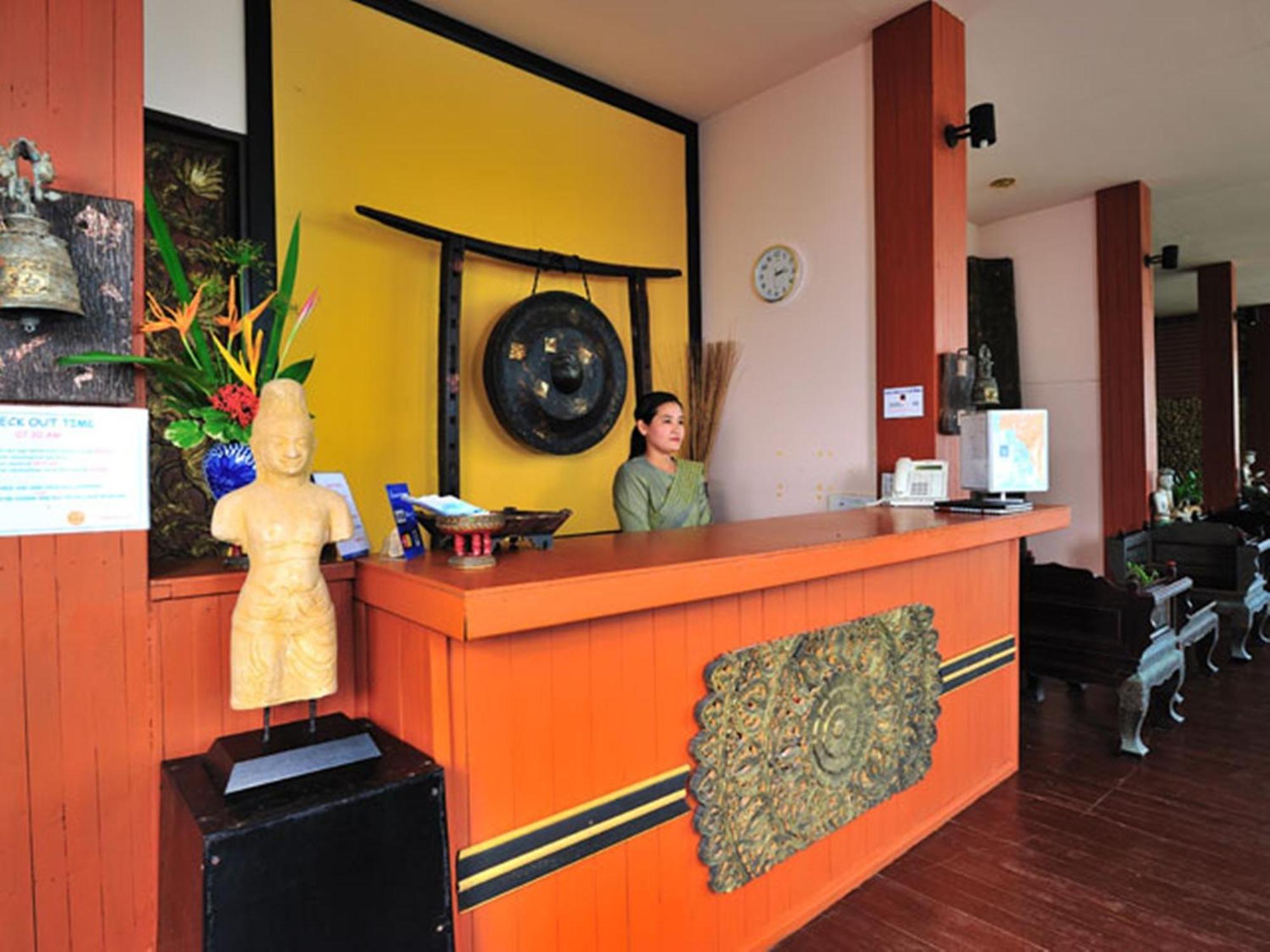 Koh Ngai Cliff Beach Resort Exterior photo