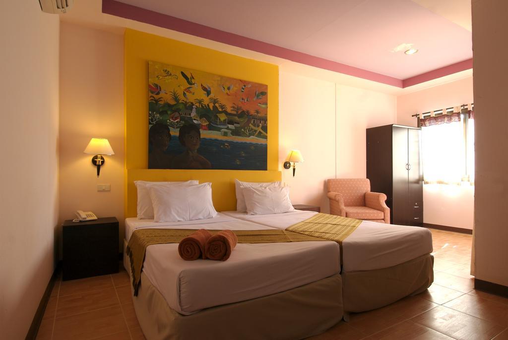 Koh Ngai Cliff Beach Resort Exterior photo