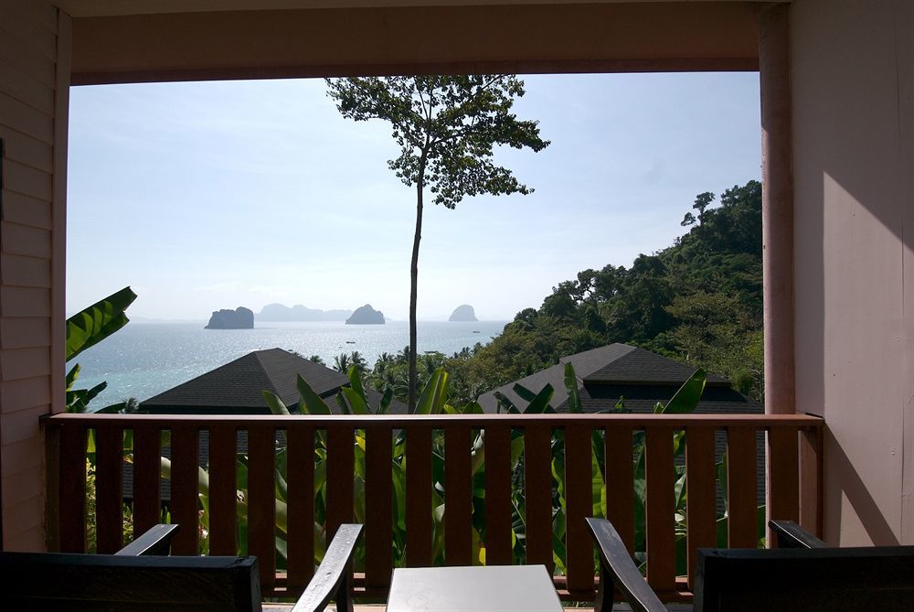 Koh Ngai Cliff Beach Resort Exterior photo