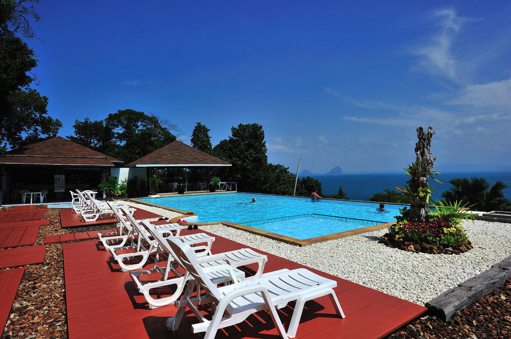 Koh Ngai Cliff Beach Resort Exterior photo