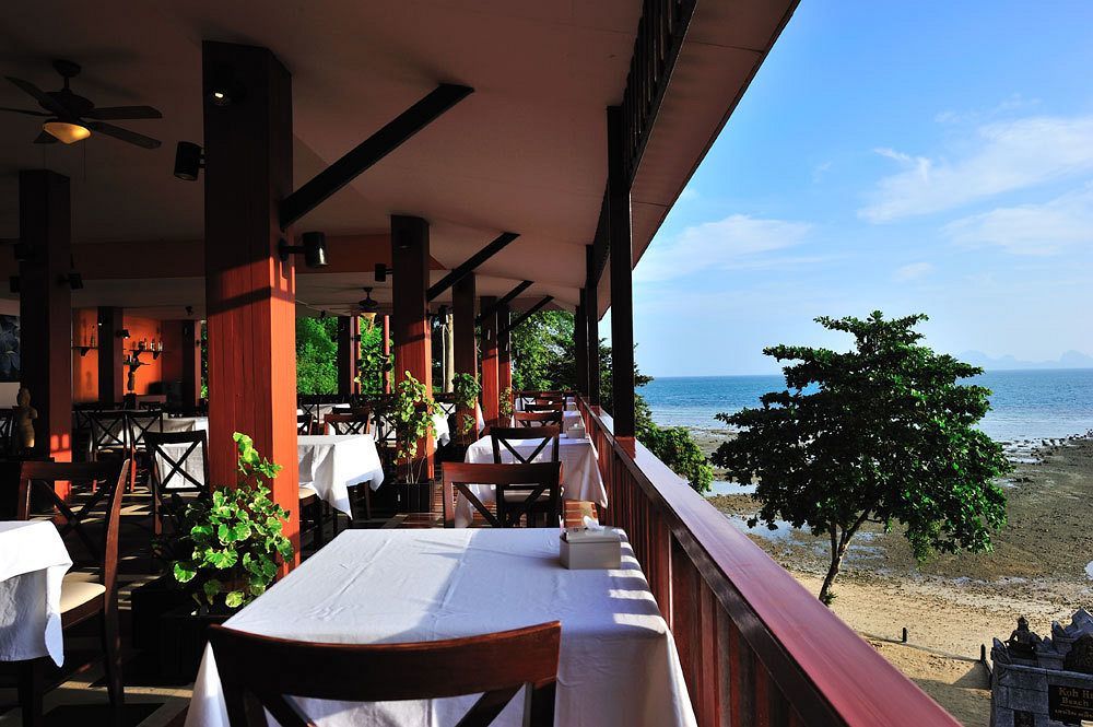 Koh Ngai Cliff Beach Resort Exterior photo