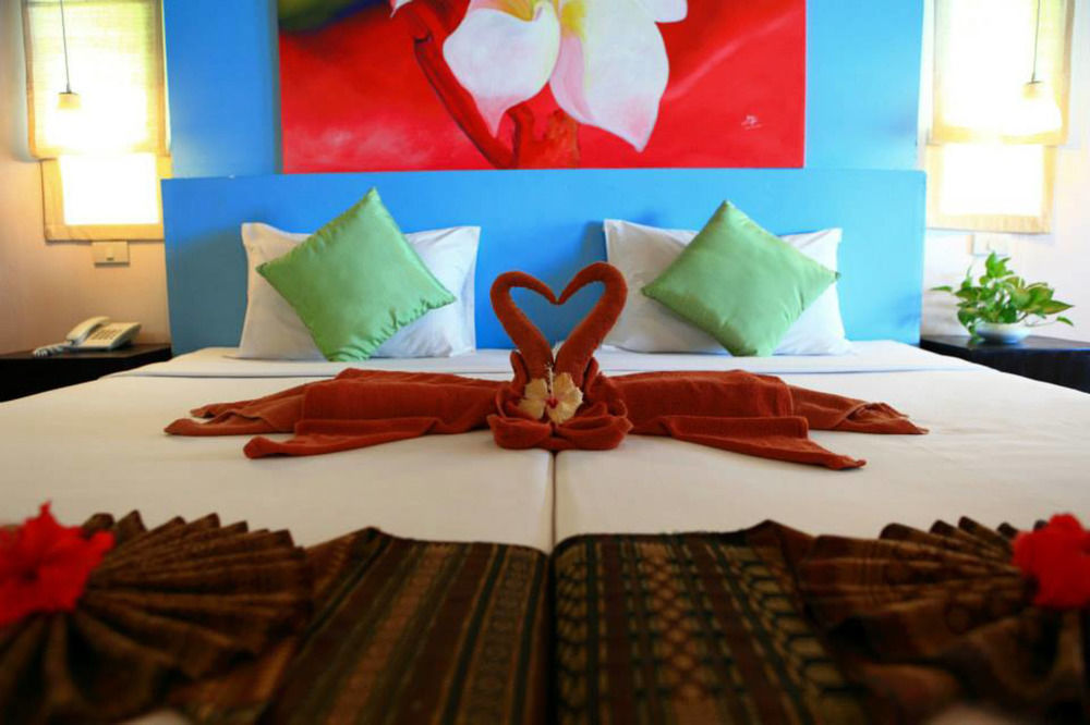 Koh Ngai Cliff Beach Resort Exterior photo