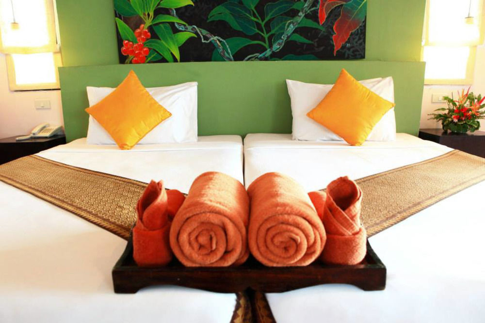 Koh Ngai Cliff Beach Resort Exterior photo