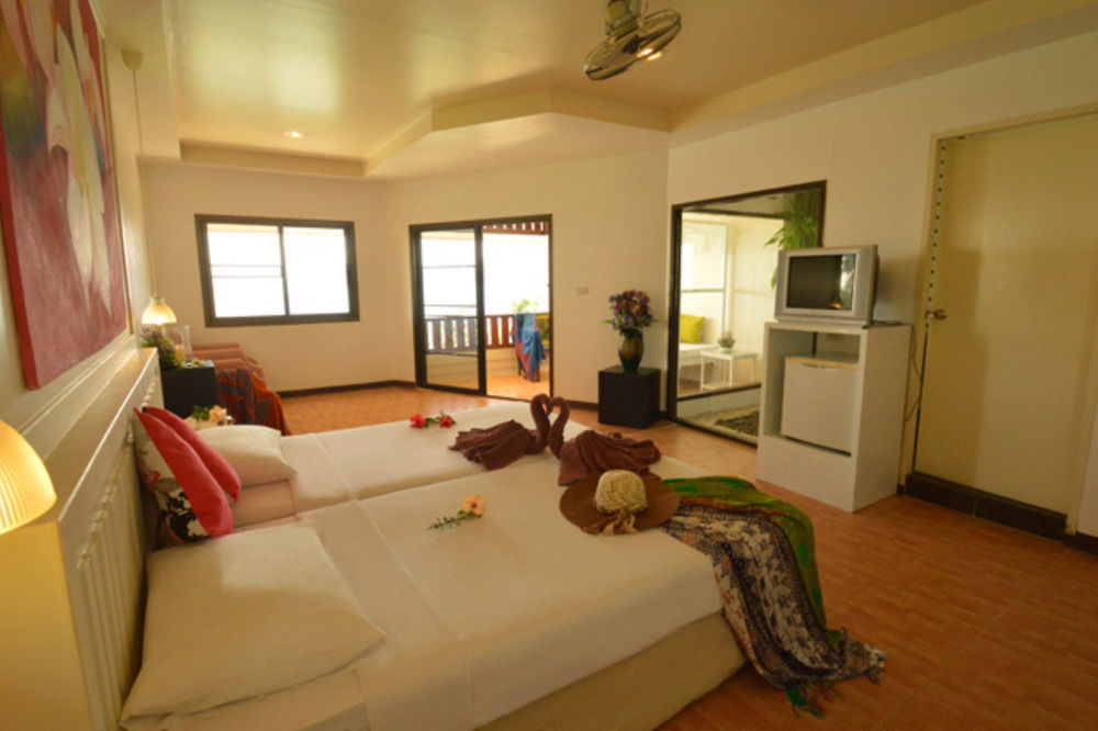 Koh Ngai Cliff Beach Resort Exterior photo