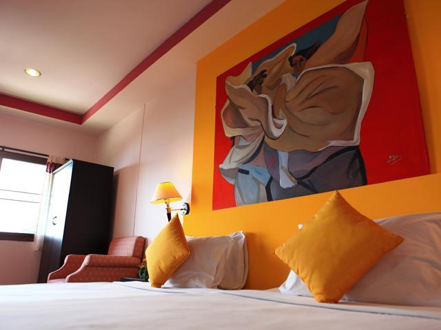 Koh Ngai Cliff Beach Resort Exterior photo