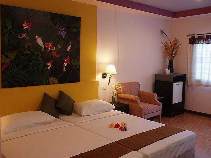 Koh Ngai Cliff Beach Resort Exterior photo