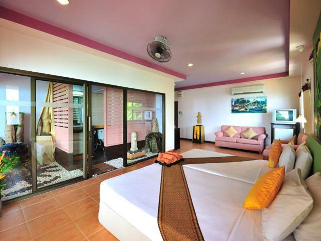 Koh Ngai Cliff Beach Resort Exterior photo